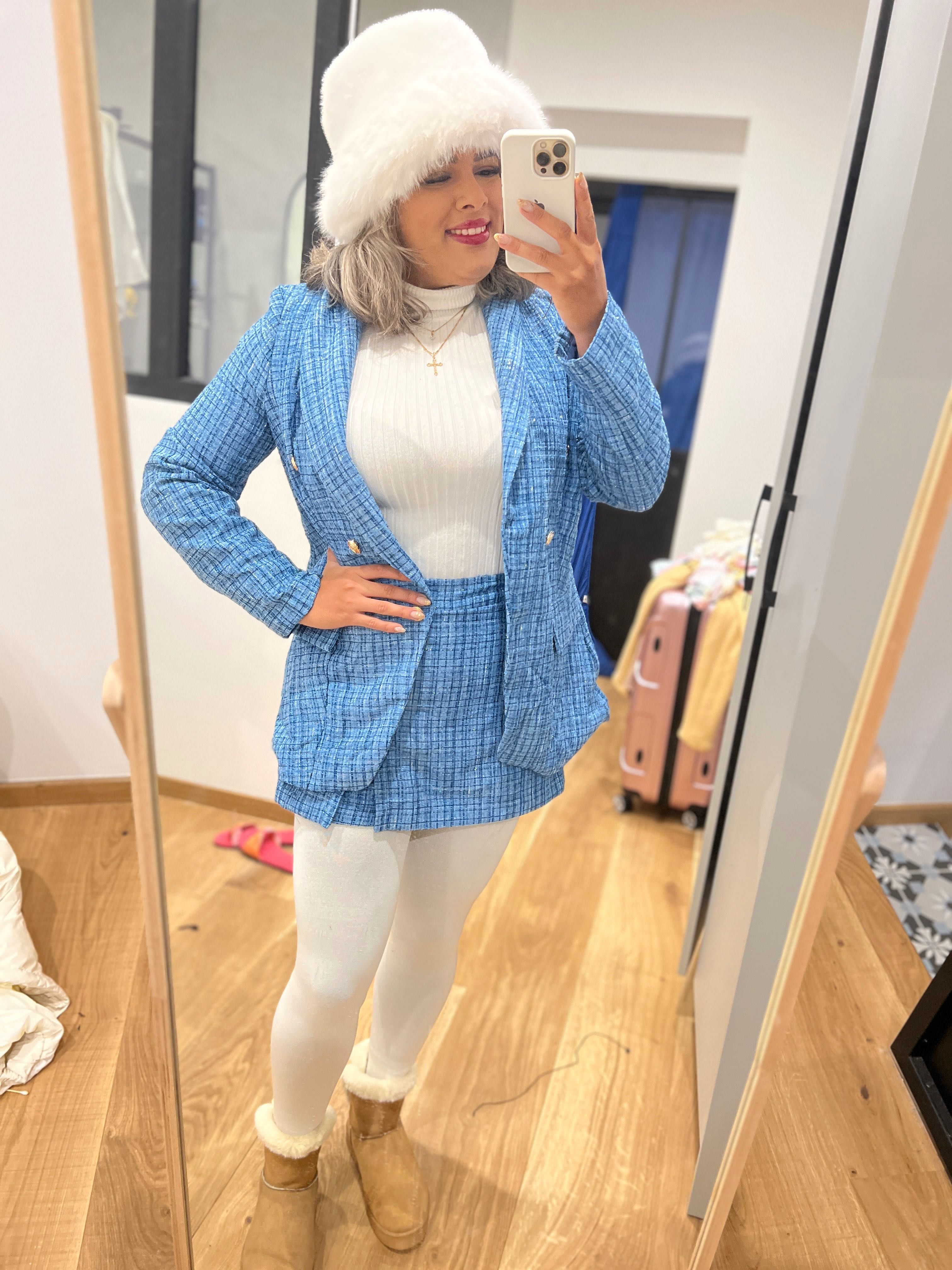 Roupa feminina azul