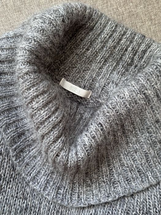 Теплий жіночий светр