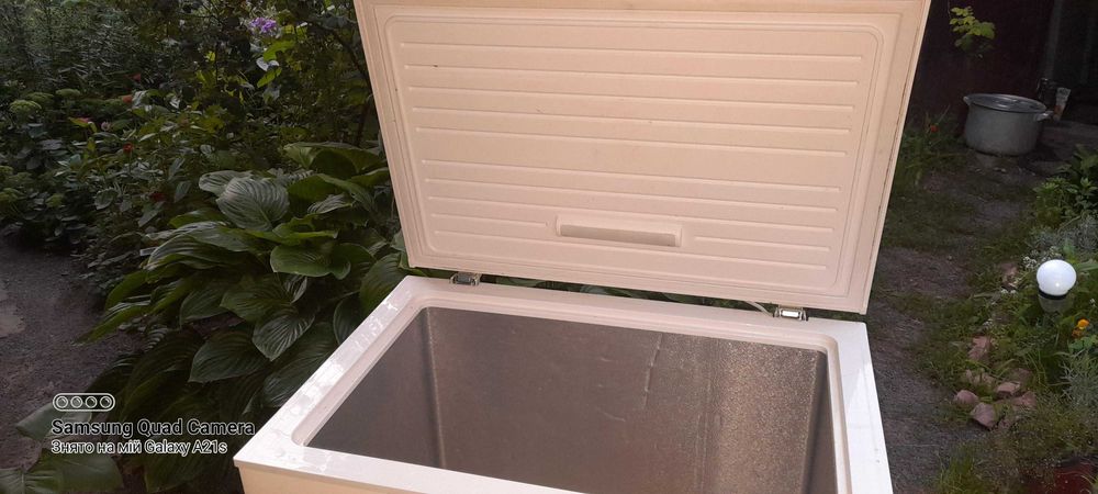 Морозильна скриня Elenberg 300л