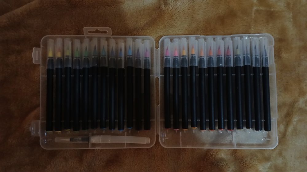 Conjunto de marcadores com ponta de pincel