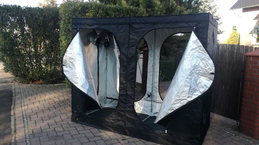 NAMIOT UPRAWOWY do uprawy roślin Dark Room DR240W