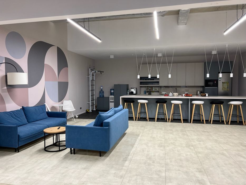 Сучасний Офіс 350 (м2) на Пасічній, Власник