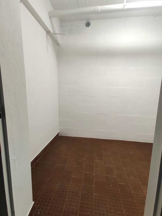 Alugo Garagem Moto/Arrecadação Vila de Sesimbra