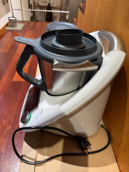 Bimby TM6 com acessórios e livros incluídos