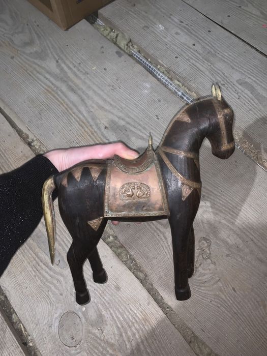 Продам статуэтка лошади марвари, украшенная металлическими вставками