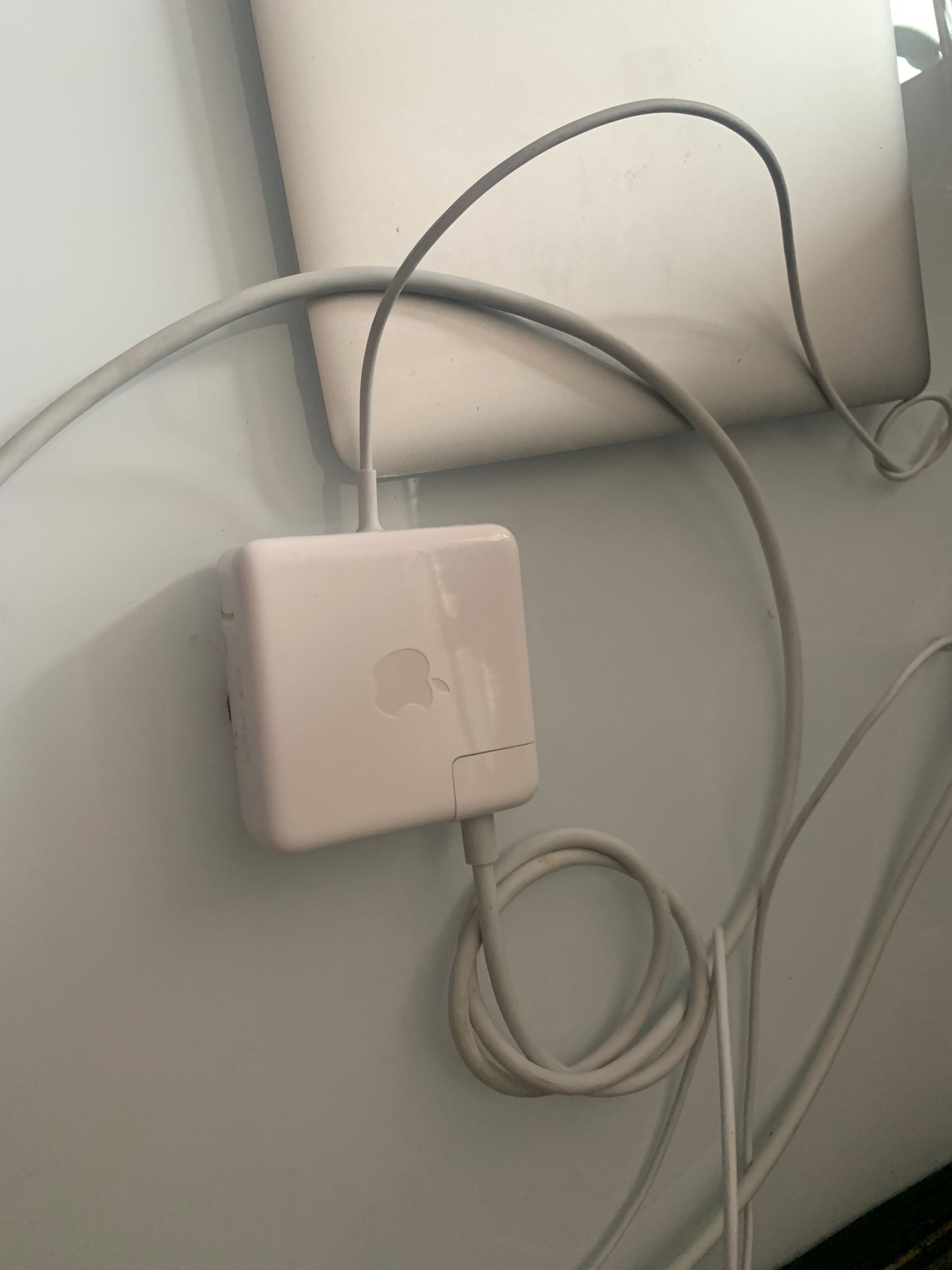 Ładowarka Apple do MacBooka