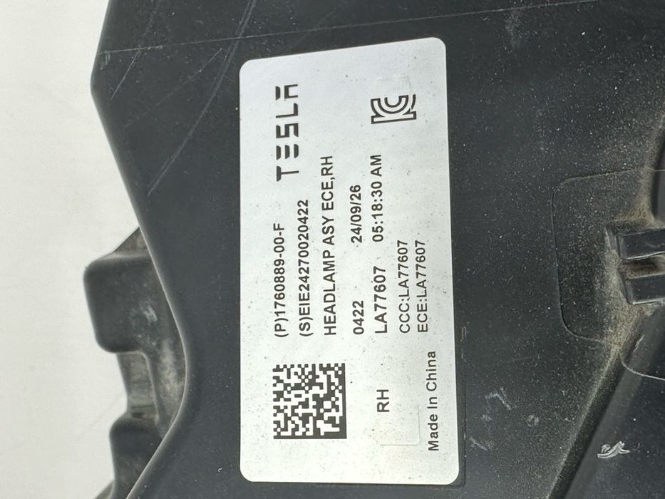 Фара права EU tesla model  3 highland