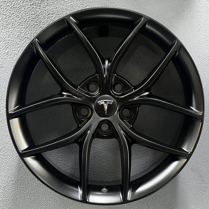 Диски R18 Tesla 3 чорний мат Flow Forming