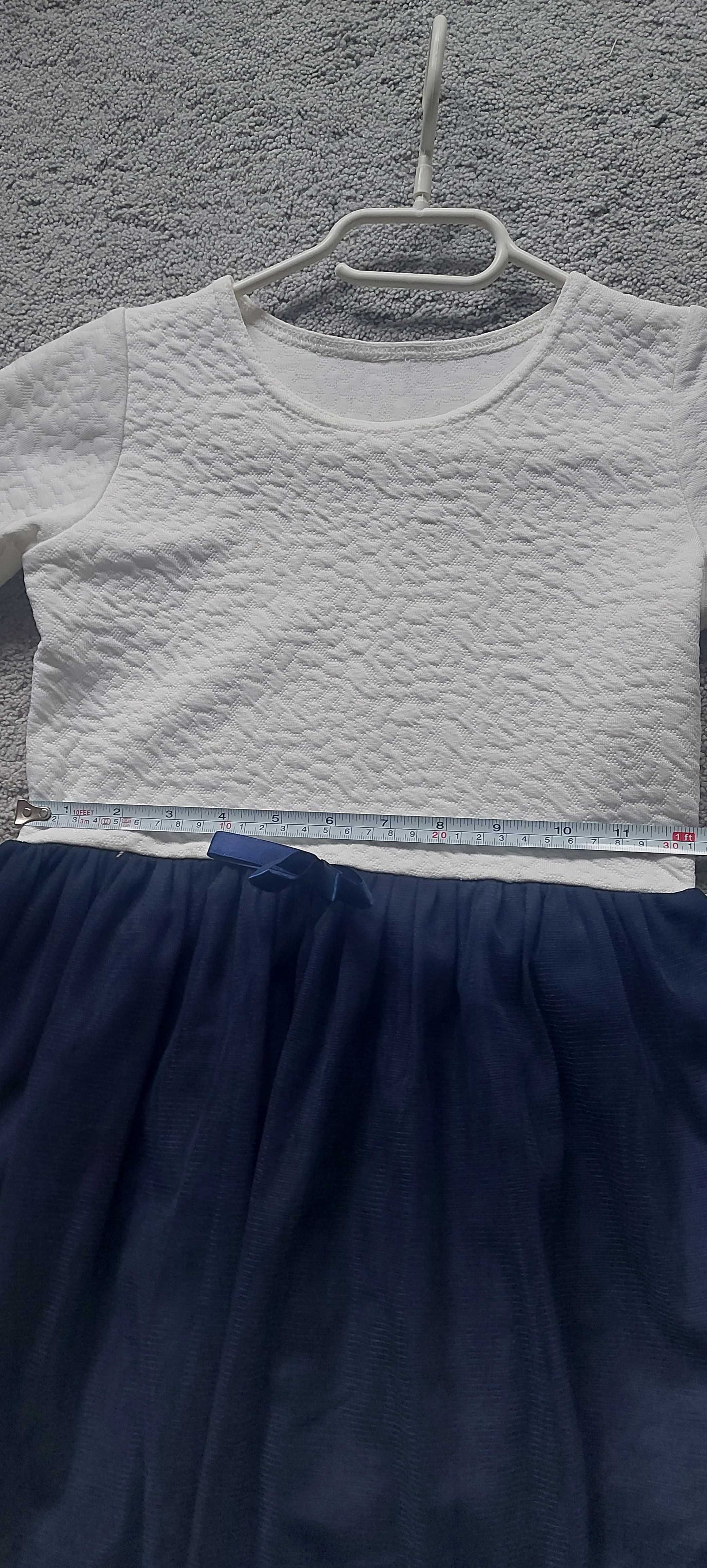 Biało-granatowa sukieneczka 134 cm