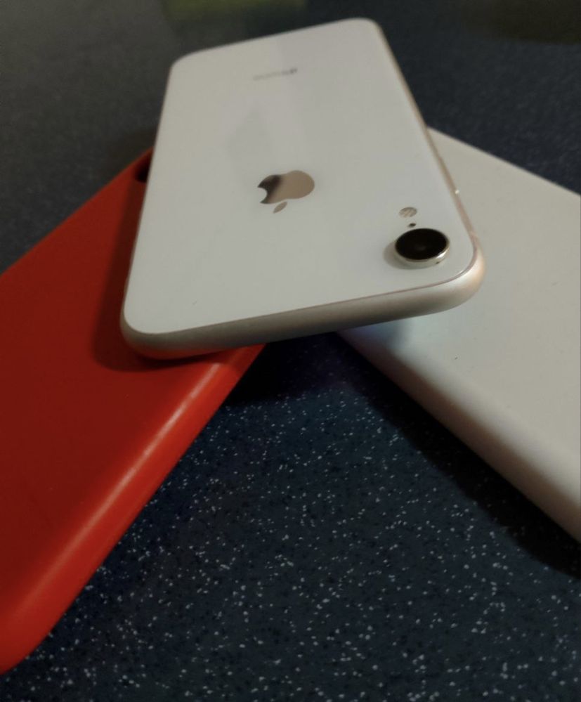 Продам iPhone XR 64 GB белого цвета