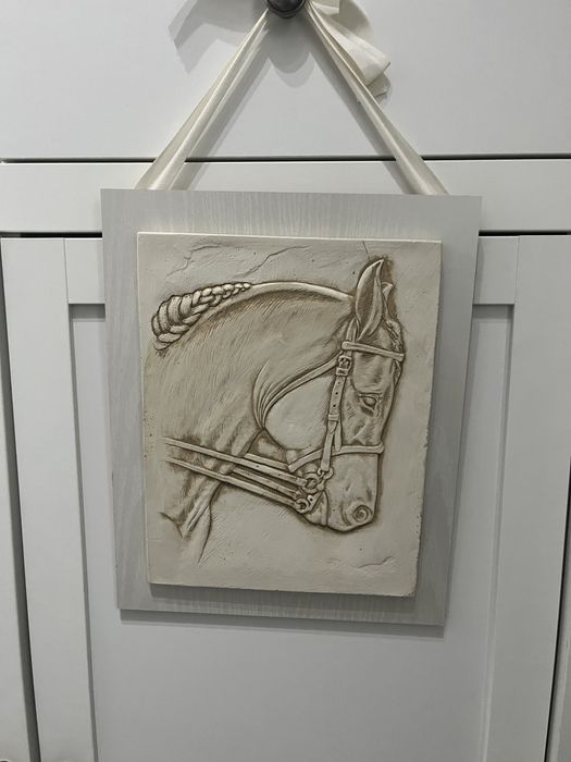 Obraz wyrzeźbiony w gipsie