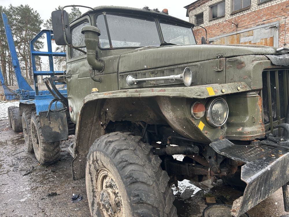 Лісовоз Урал з розпуском
