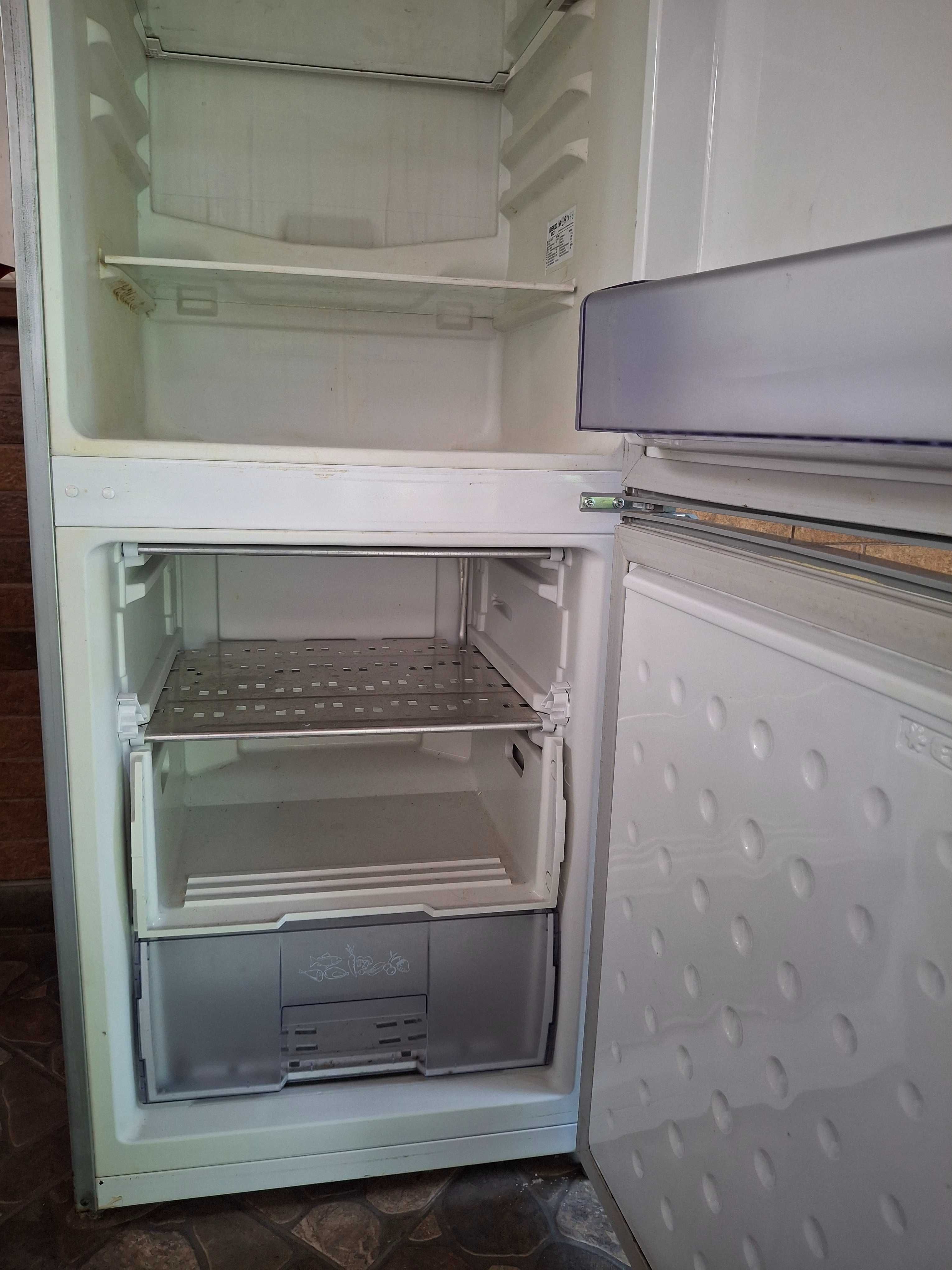 Продам дешево холодильник Beko на запчастини або під ремонт