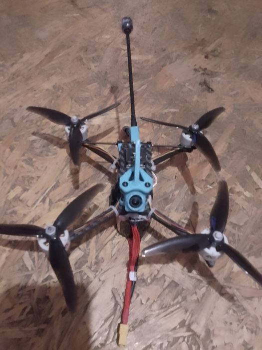 Продам новий fpv дрон 5 дюймів з акумулятором