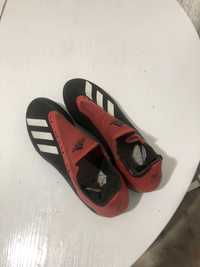 Chuteiras adidas preto e vermelho