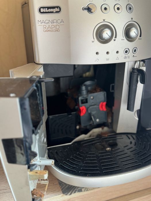 Кавоварка Delonghi Magnifica rapid cappuccino
