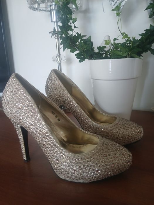 Szpilki złote cekiny 39