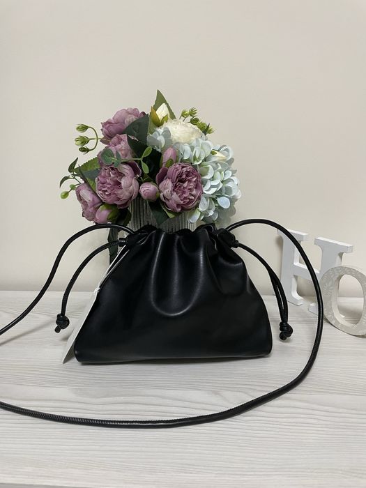 Міні-сумка COS на шнурку