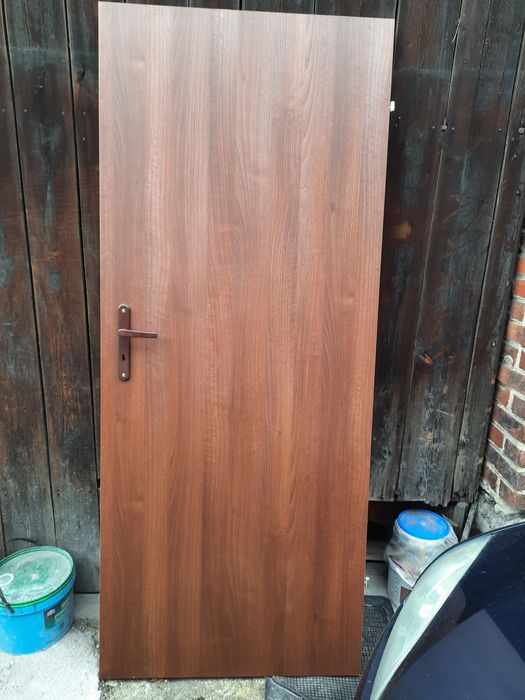 Drzwi pokojowe  prawe 80 + klamka i zamek brązowe ładne