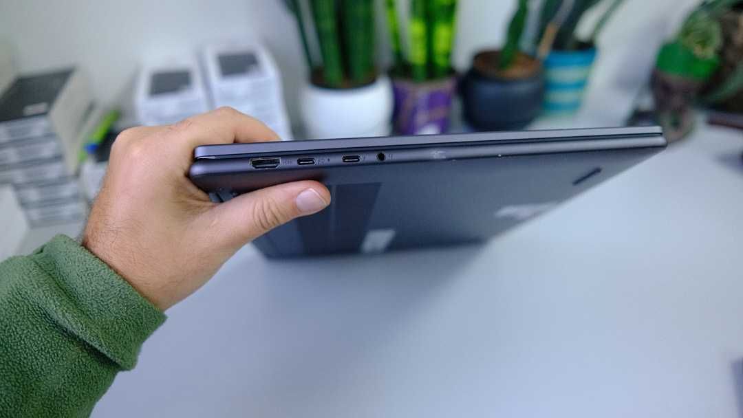 Lenovo Yoga 7 2-in-1 16IML9 Intel Core Ultra 7 155 16 ram 1tb ssd
16GB
