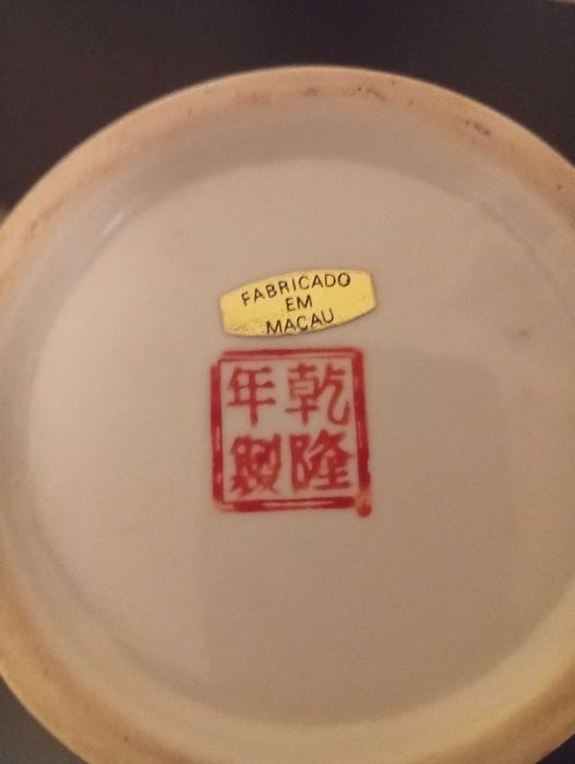 2 jarras fabricadas em Macau