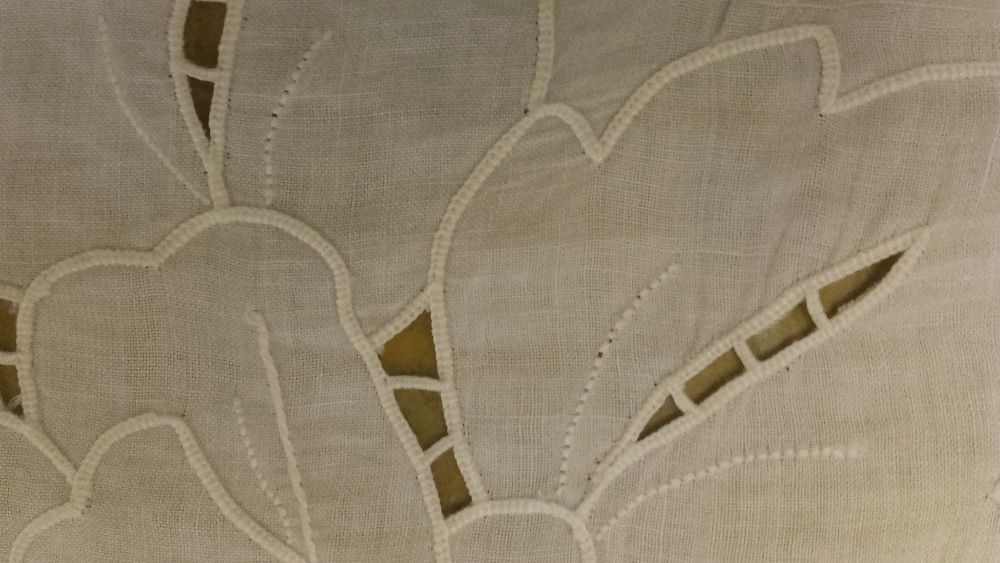 Toalha linho branca bordada