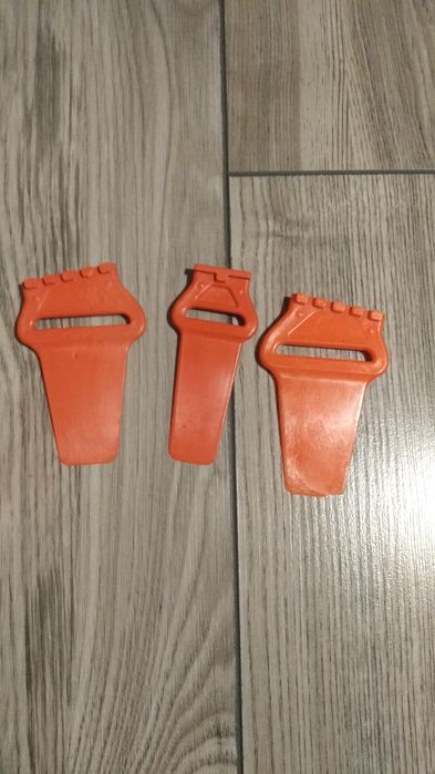 Nobile strap holders