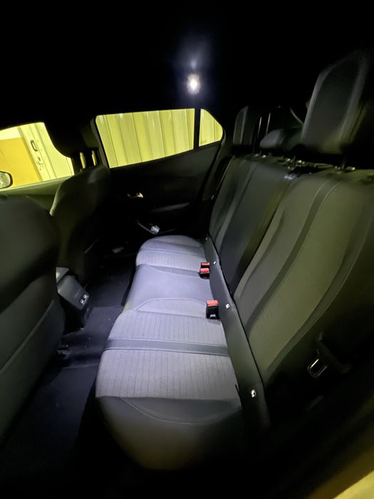 Peugeut 2008 / 1.2 puretech Allure /38.500 km / 2022