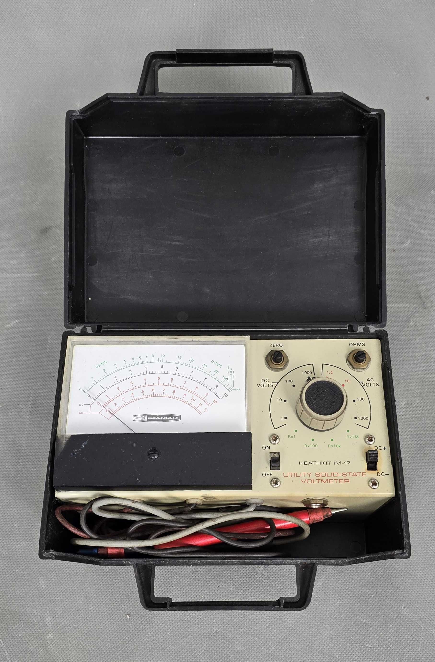 Woltomierz półprzewodnikowy Heathkit, model IM-17.