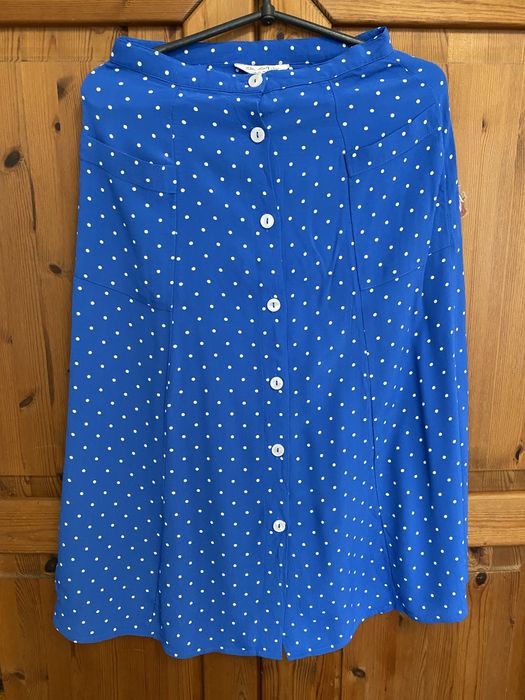 Синя спідниця в горошок