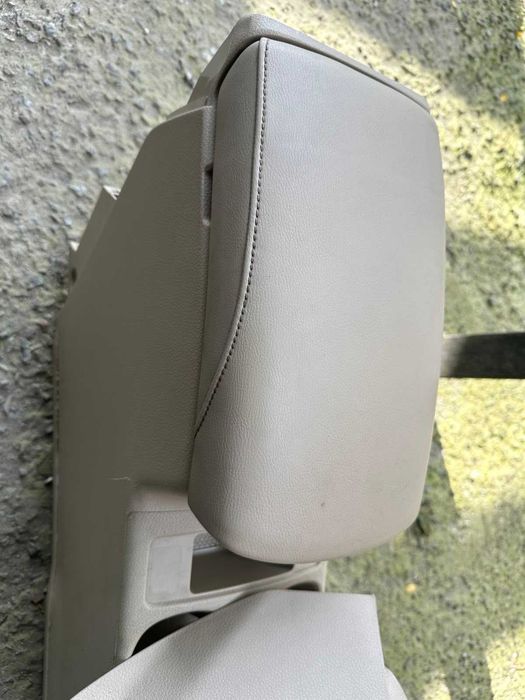 Подлокотник консоль бежевый Nissan Rogue 14-