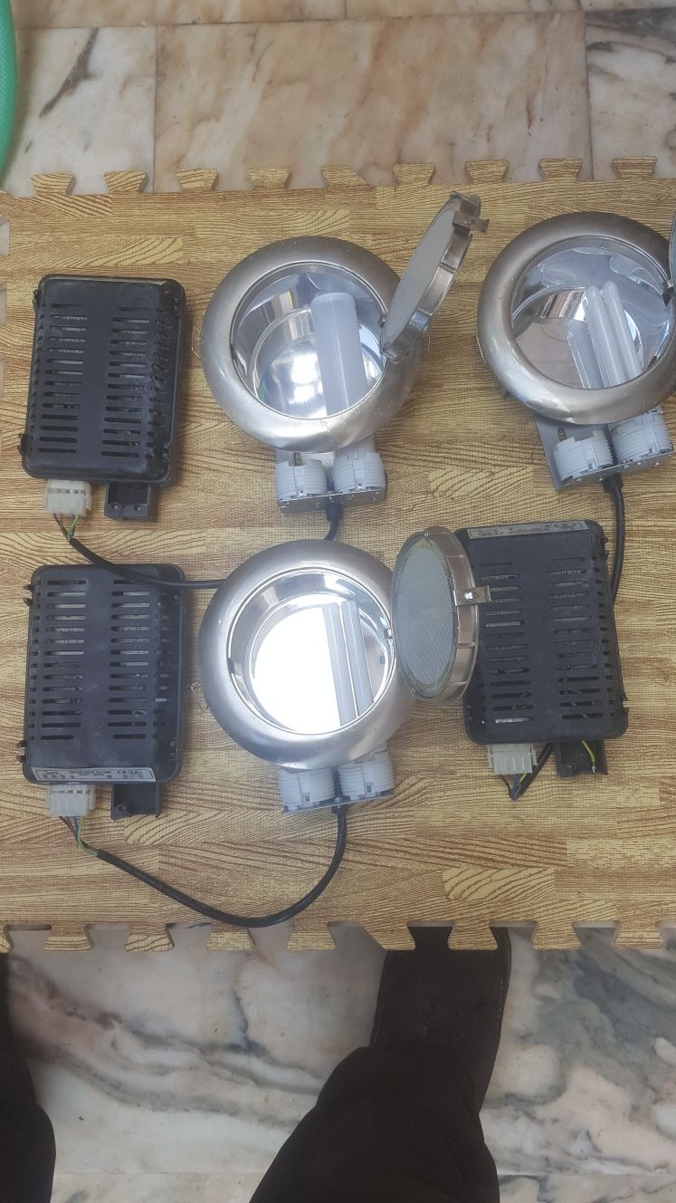 3 focos de aplicar  em tetos comos respetivos balastros