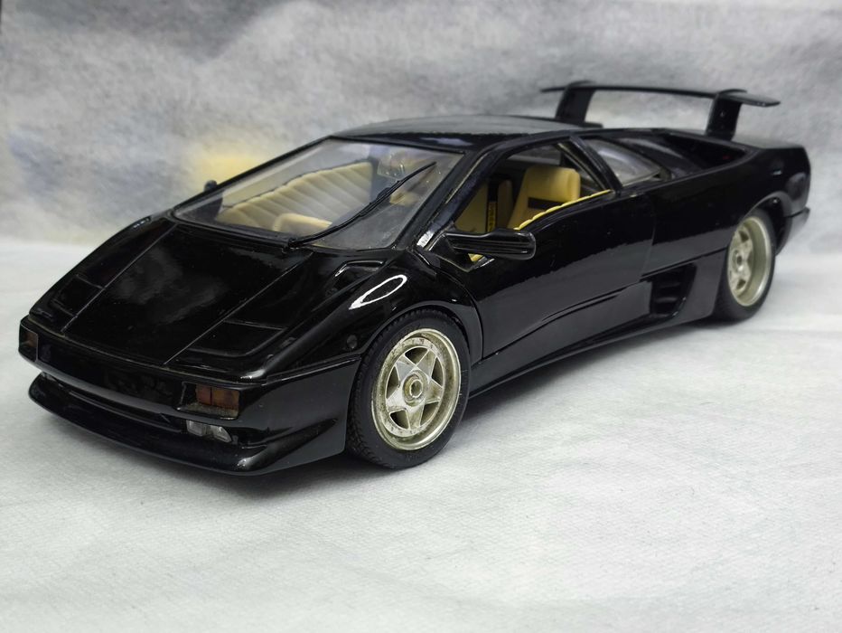 Модель Lamborghini Diablo (1990) 1/18 Bburago Italy