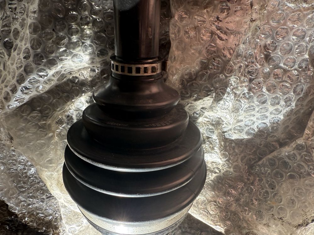Полуось Jeep Cherokee AWD P68289652AA
