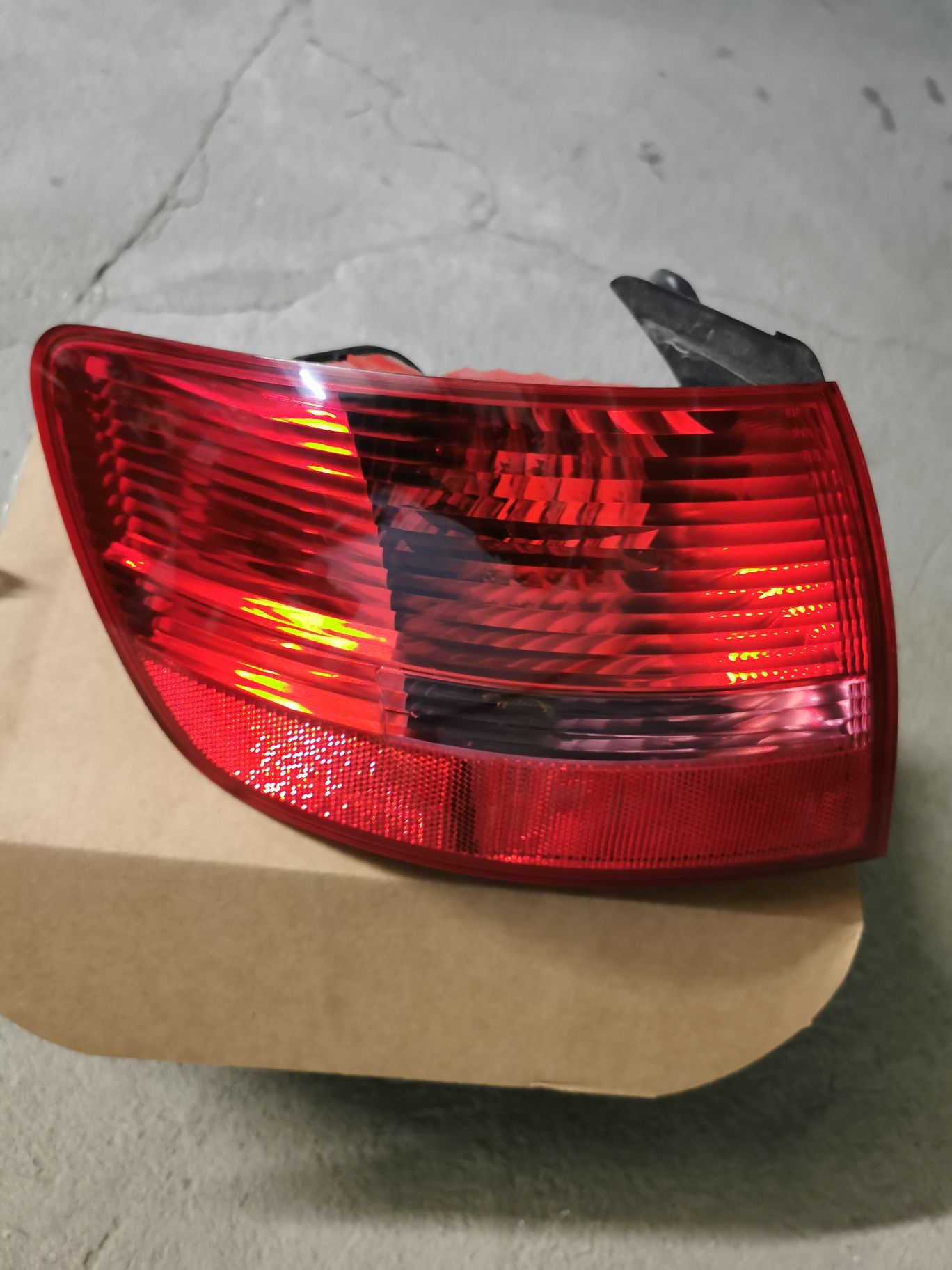 Lampy tył audi a6c6 avant. komplet