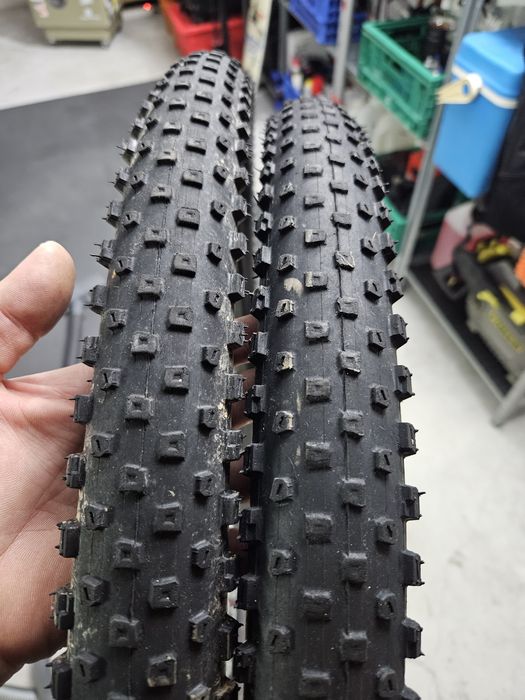 Pneus Bontrager XR2 2.20 29"