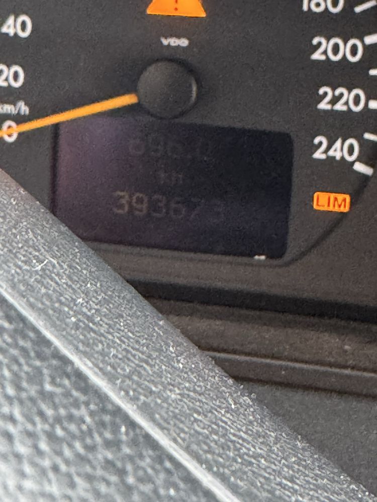 Мерсадес 210 автомат 2.1 дизель