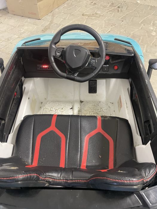 Дитячий електро автомобіль