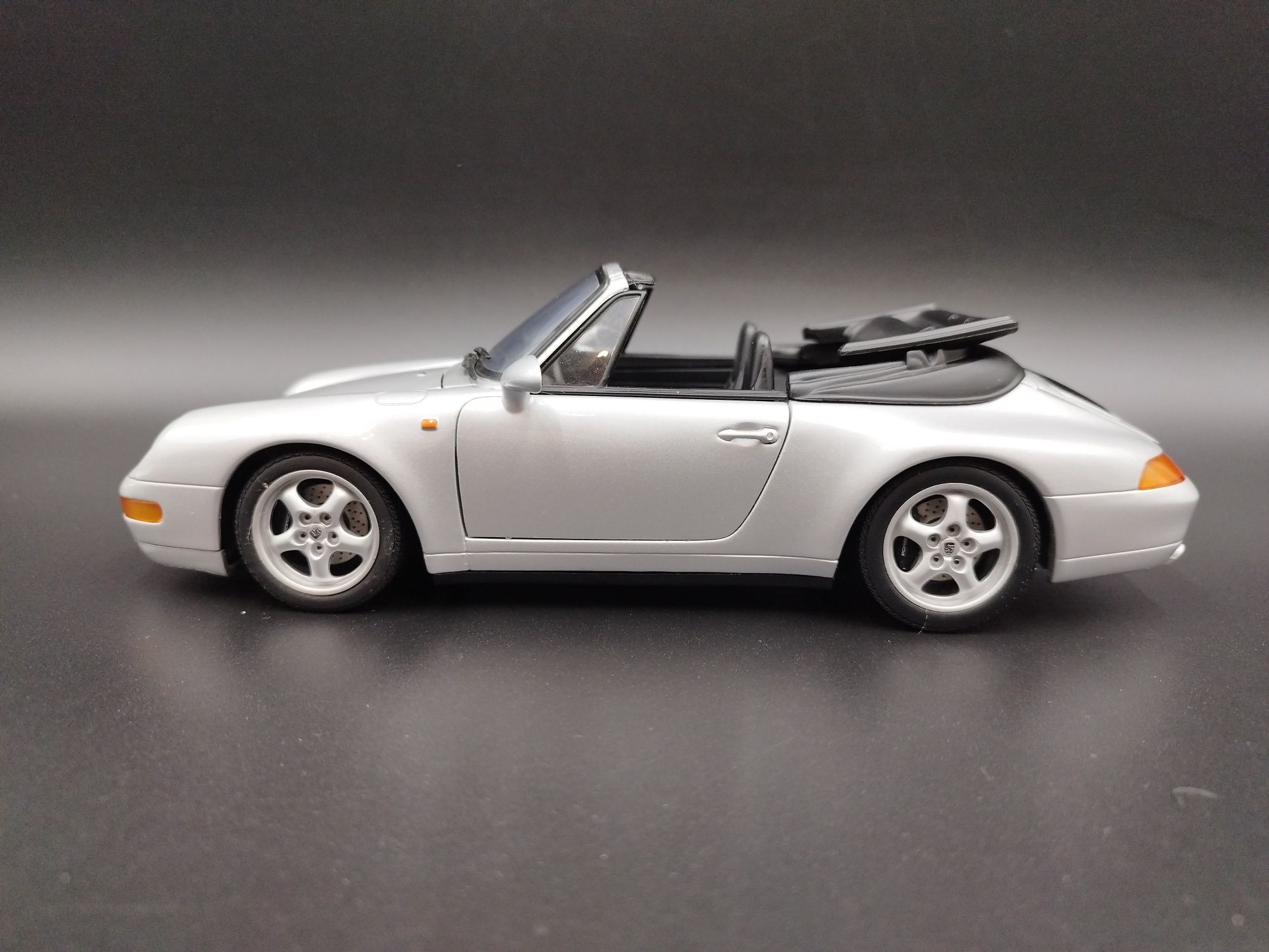 1:18 UT Models Porsche 911 (933) Carrera  model używany