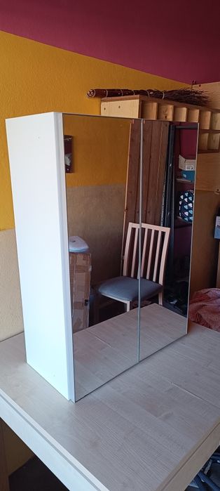 Szafka łazienkowa z lustrem