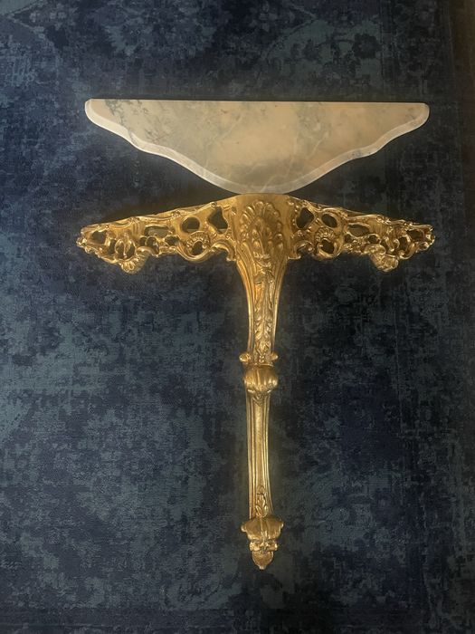 Ekskluzywny komplet neorokoko – złocone lustro i konsola z marmurem