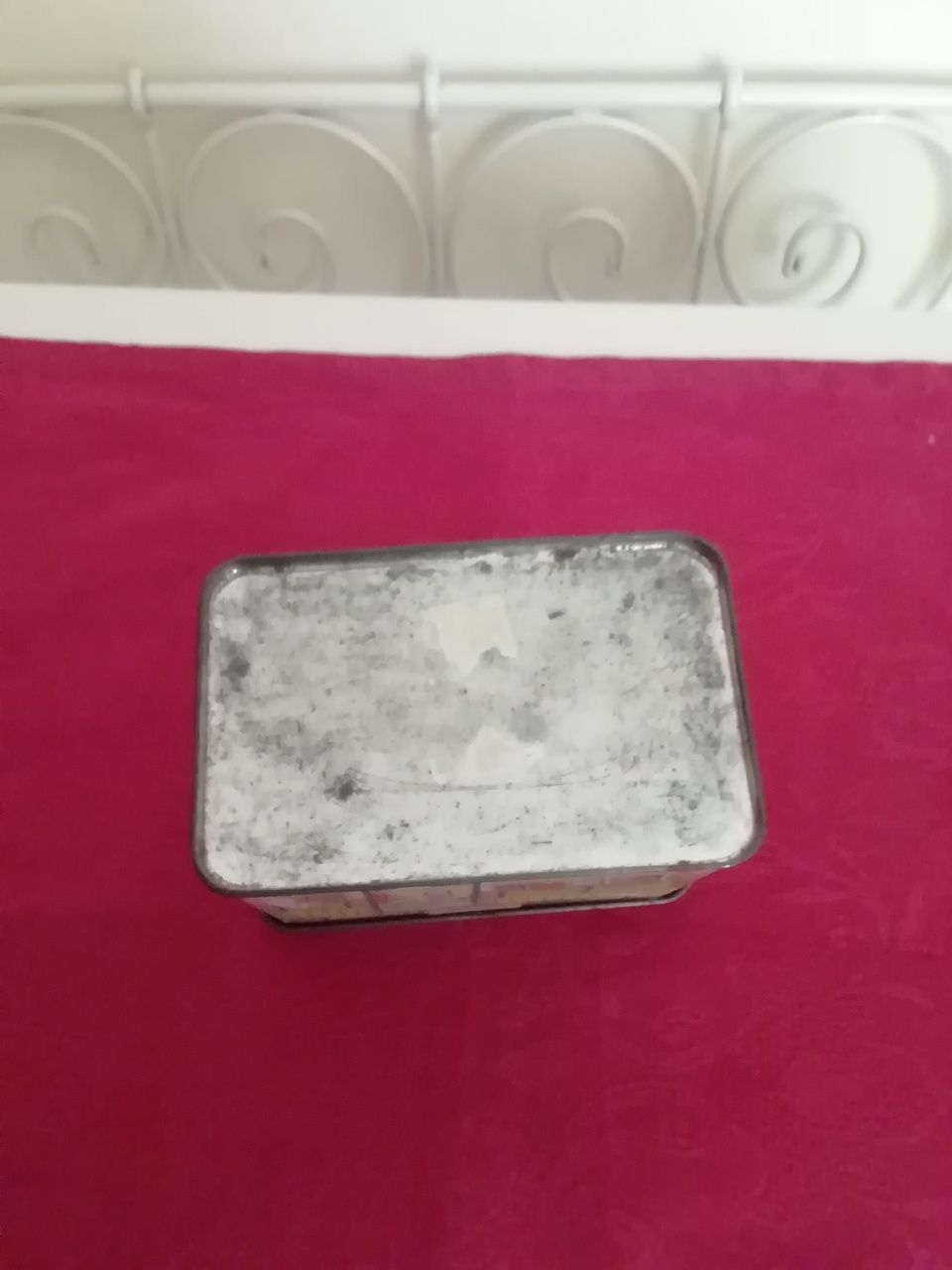 Lata antiga, vazia
