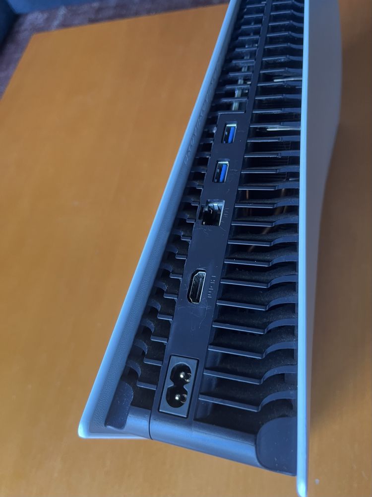 Consola Ps5 com 2 comandos + Jogos ( bónus )