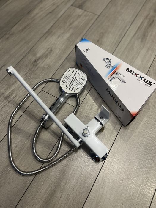 Сучасний змішувач Mixxus Euro для ванни, білий/хром, з лійкою