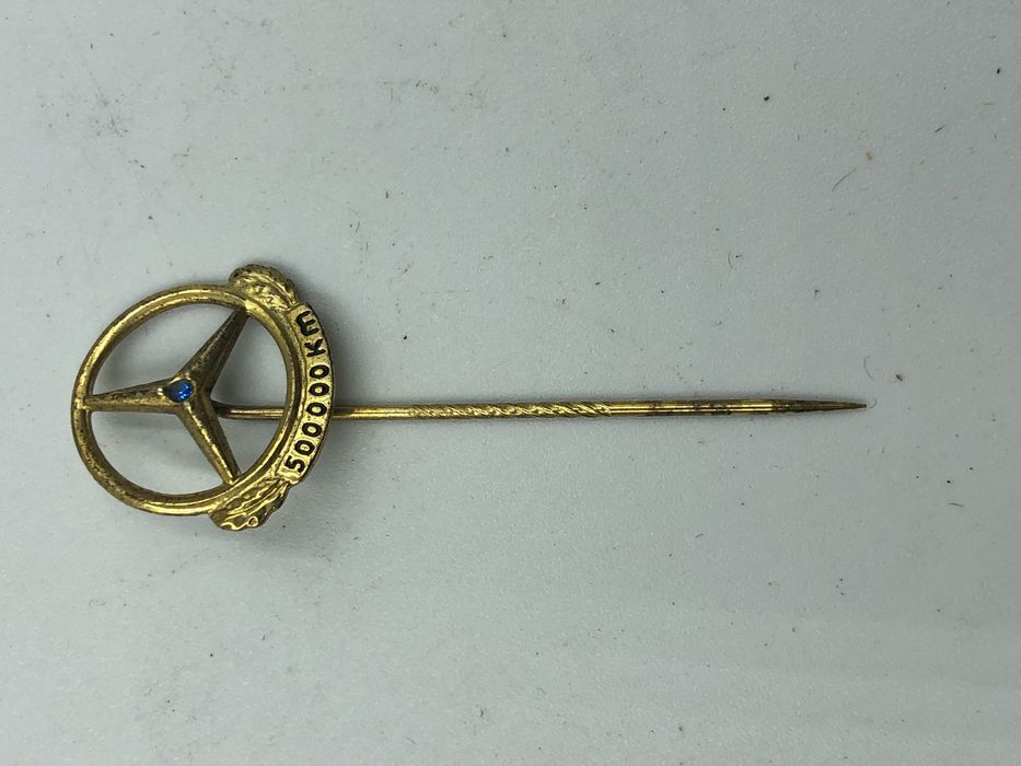 Srebrna przypinka Mercedes benz na 500 000 km