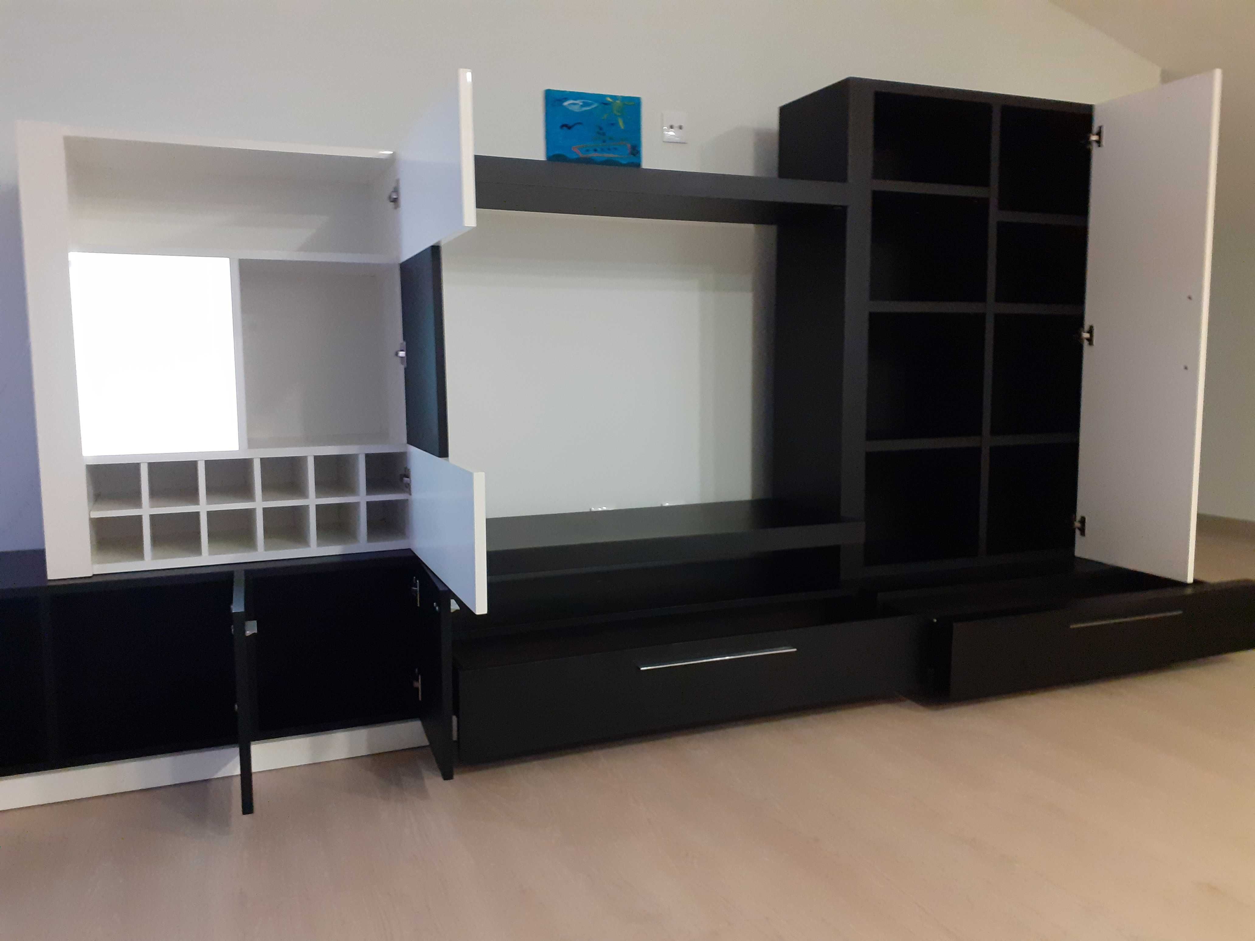 Móvel de sala com garrafeira