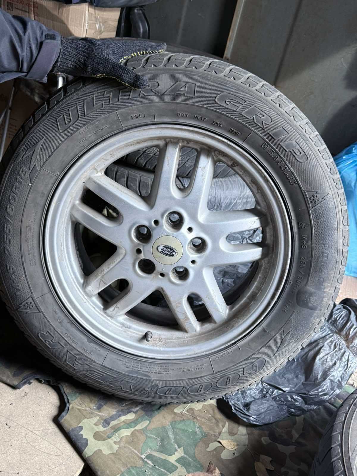 Диски с резино R18 Range Rover Land Rover