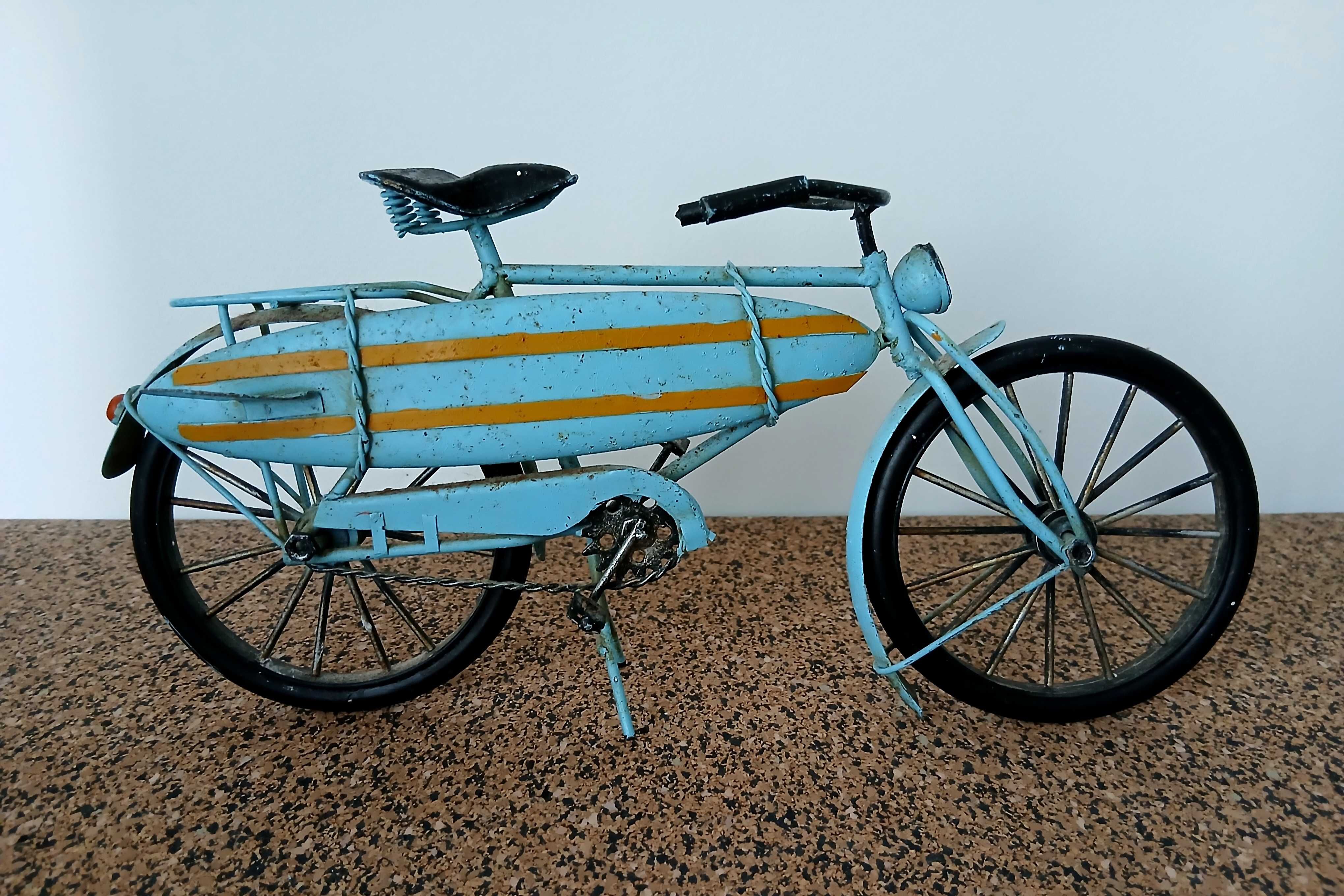 Bicicleta antiga de decoração