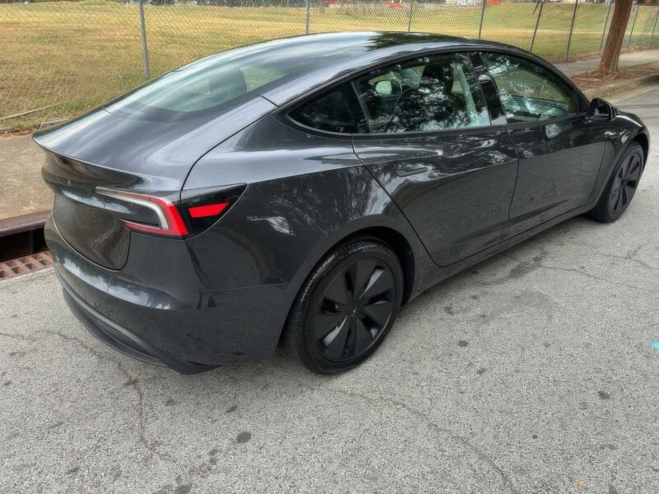 Tesla Model 3      2024