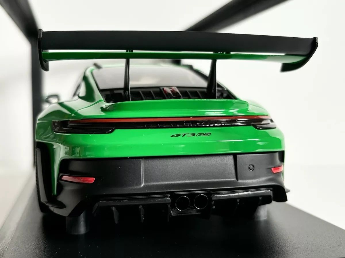 Minichamps 1:18 porsche 911 (992) GT3 RS ano 2023